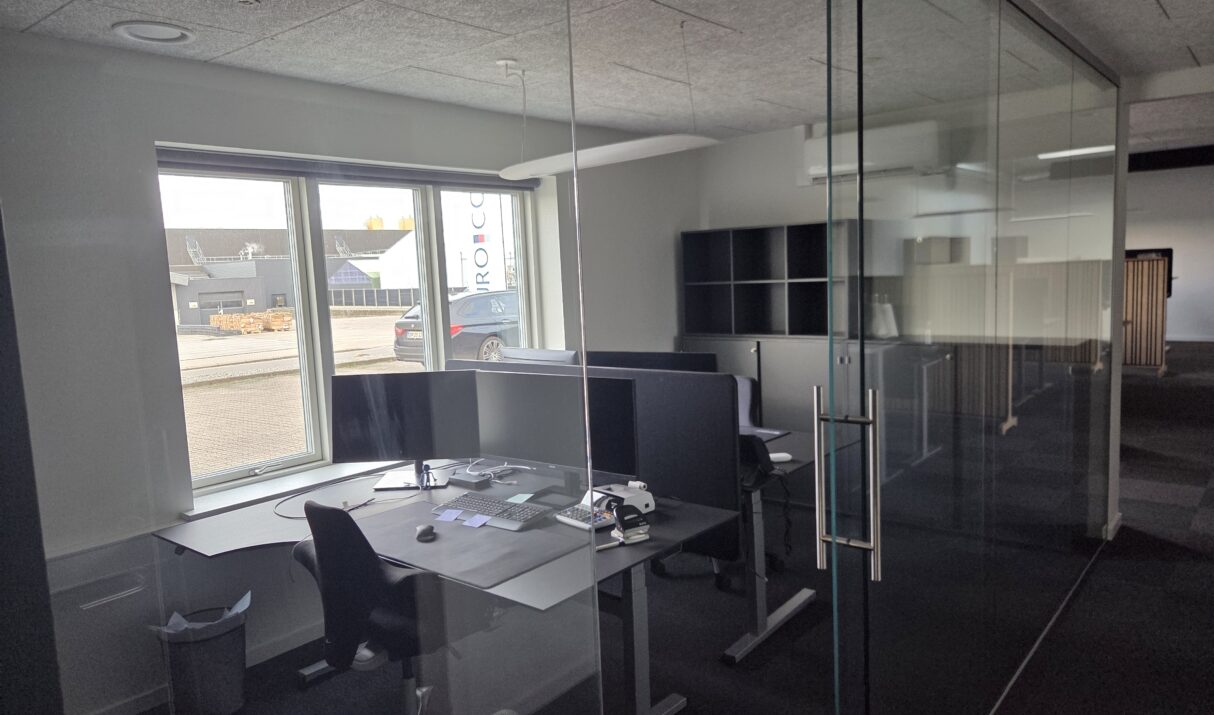 Glasvæg til kontor afdeling